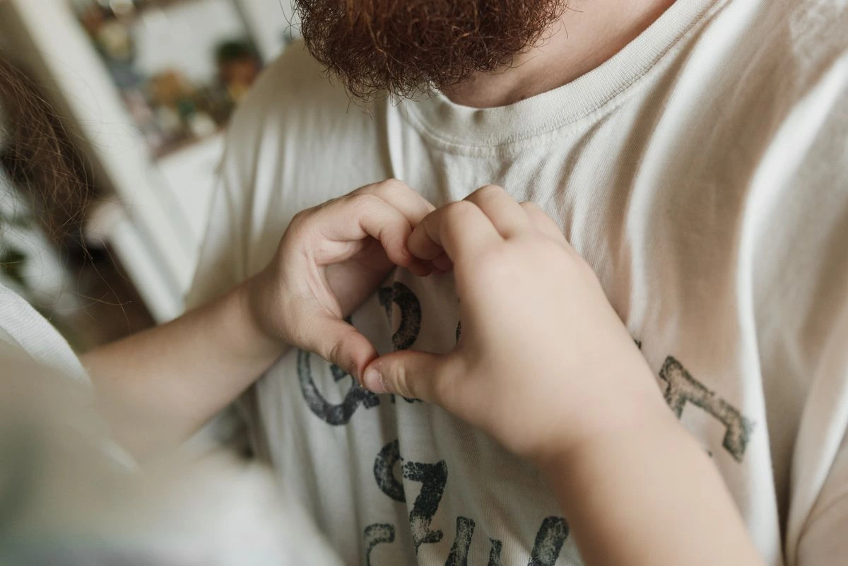 Cuidado y contención de un hijo en el régimen de alimentos